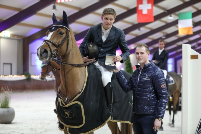 Prijsuitreiking-Paard-Service-Internationaal-prijs