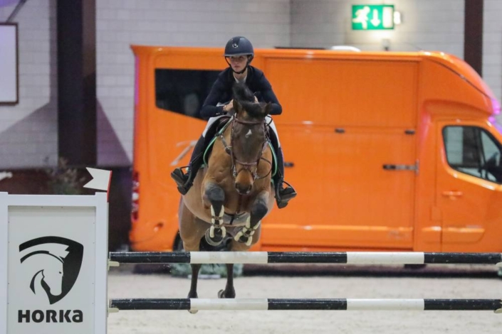 Sanne-Thijssen-met-Expert-een-van-de-paarden-zij-dit-weekend-aan-de-start-brengt-in-Kronenberg
